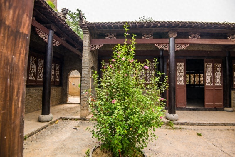 中原影视城，热门影视拍摄地，以民国时期文化为背景的仿古建筑群