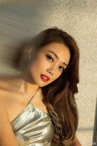 ​《重生》：容祖儿的音乐之路与荣耀回顾