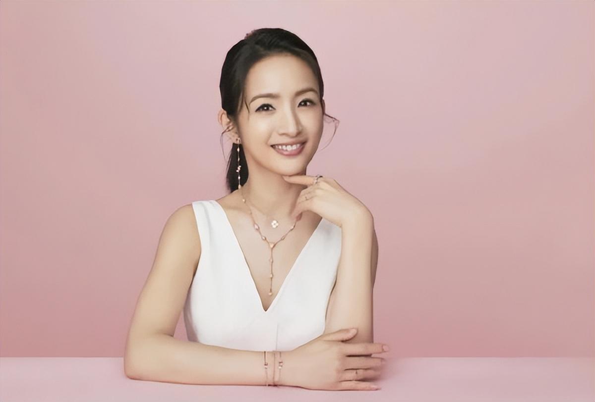 林依晨生女5个月后复出,搭档3位男神拍电影,身材恢复少女感十足