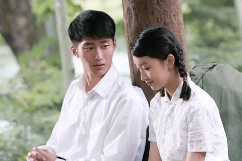 和女孩子约会牵手技巧，抓住时机才能抓住爱情1