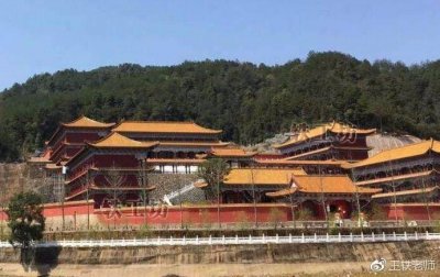 ​高校10亿打造仿古校区，网友质疑“乱花钱”，有必要这样做吗？