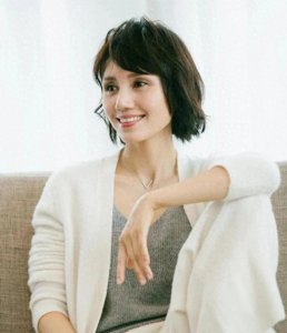 ​才华横溢的影视歌三栖明星…袁泉