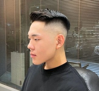 ​男生“背头”发型有3种新剪法，轻熟有魅力，潮流又帅气