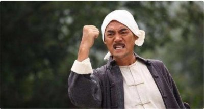 ​63岁老戏骨巍子，隐藏多年的儿子，帅气不算还是大家熟悉的男演员