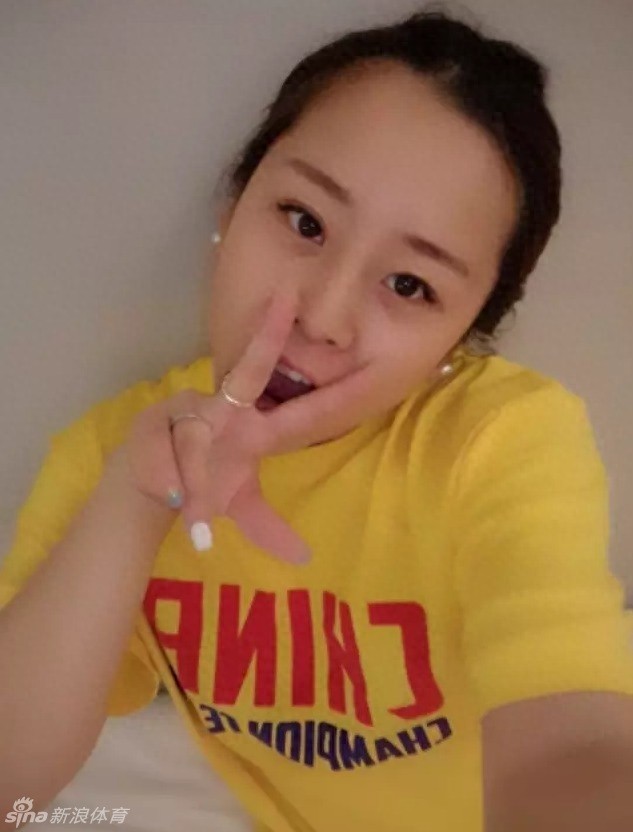 中国冰壶女队出美女 王芮接替王冰玉成冰壶新“女神”