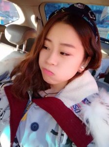 ​中国冰壶女队出美女  王芮接替王冰玉成冰壶新“女神”