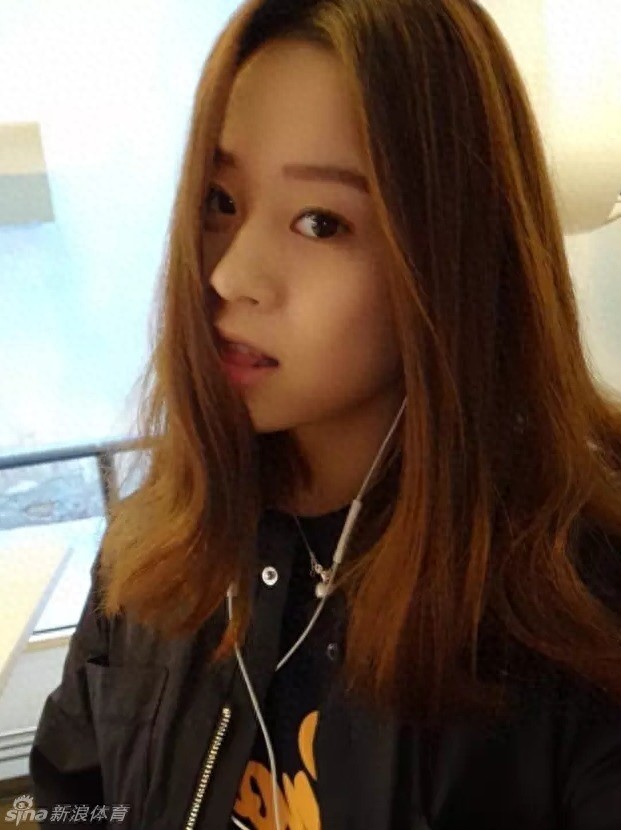 中国冰壶女队出美女 王芮接替王冰玉成冰壶新“女神”