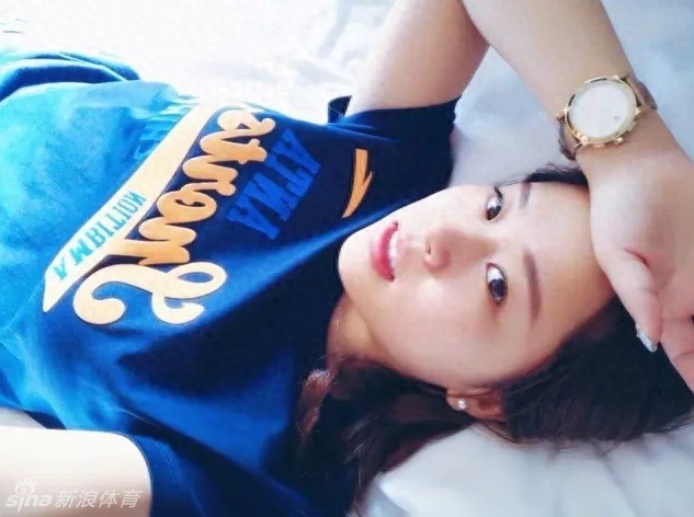 中国冰壶女队出美女 王芮接替王冰玉成冰壶新“女神”