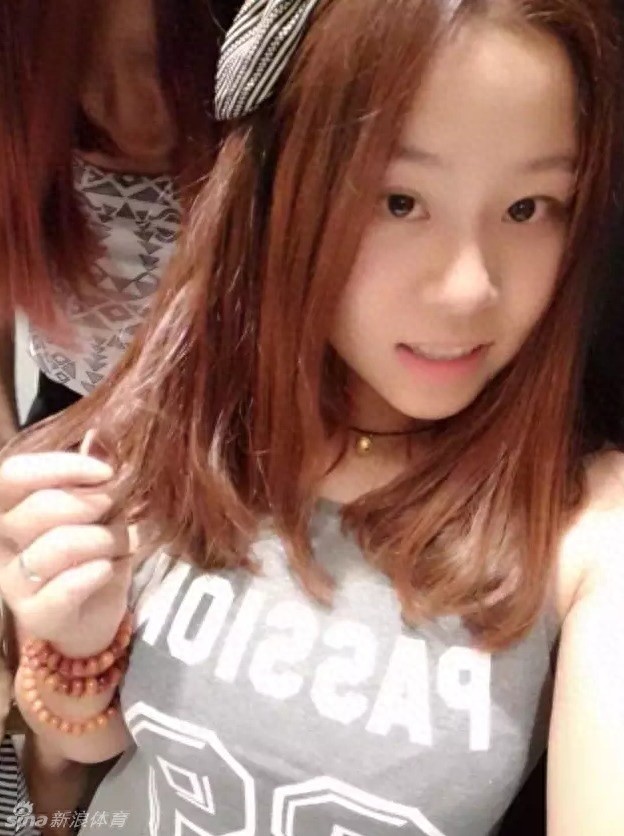 中国冰壶女队出美女 王芮接替王冰玉成冰壶新“女神”