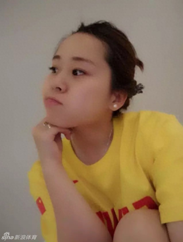 中国冰壶女队出美女 王芮接替王冰玉成冰壶新“女神”