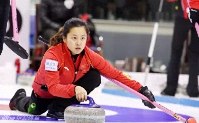 中国冰壶女队出美女 王芮接替王冰玉成冰壶新“女神”