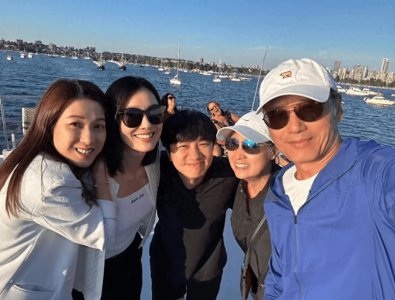 ​61岁戚美珍素颜近照曝光，皱纹明显状态真实，长居加拿大老来从子