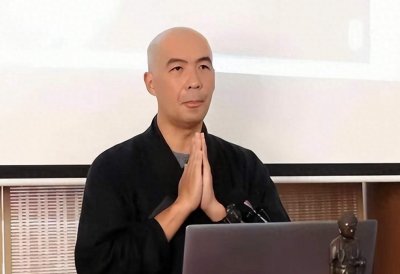 ​香港男星林伟亮看破红尘出家，近照曝光变慈眉善目，演风月片走红