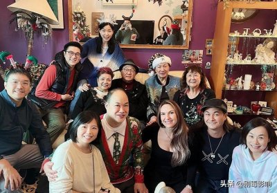 ​73岁许冠杰近况曝光！和家人欢聚一堂，千万豪宅尽显温馨