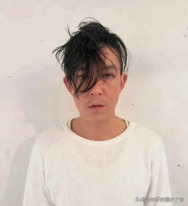 ​陈冠希晒自己龙年新发型，出自日本大师之手。网友评论乐翻天了！