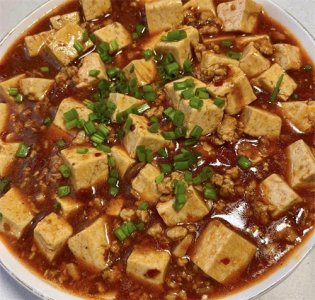 ​农村媳妇教你麻婆豆腐的家常做法，步骤详细，滑嫩入味下酒又下饭