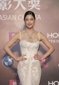 拥有魔鬼身材天使般的面孔，有亚洲第一美女之称韩国艺人李成敏