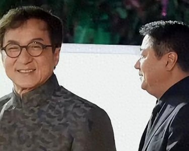 ​成龙终于接纳了自己的私生女吴卓林，并将她带回家