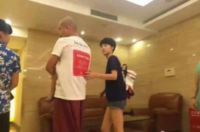 ​文章光头抱女儿 文章马伊琍中秋幸福团圆