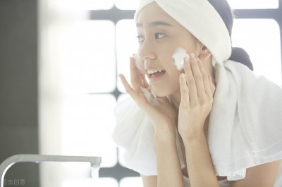 ​洗面奶当然不是wash face milk，那英语怎么说？