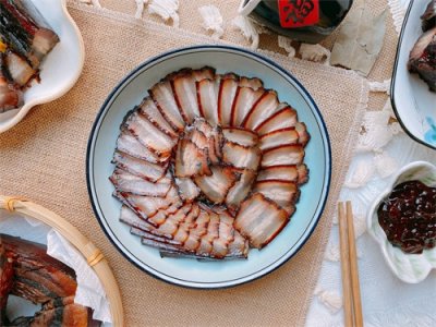 ​酱油肉的秘制做法，不用香料酱油里泡一泡，酱香浓郁，比腊肉好吃