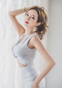 ​好身材韩国美女模特李静妍，让人看了挪不开眼！