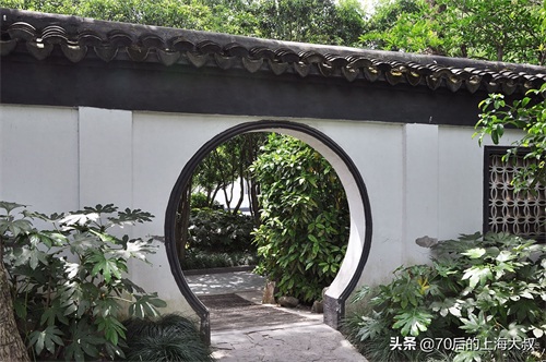 桂林公园，位于上海徐汇区，园内遍植20多种桂花树，又名黄家花园