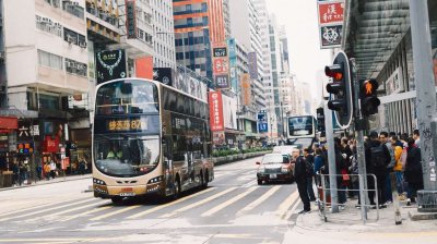​吃地道香港美食，淘世界各地货物，核心旺角区不要错过