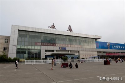 ​陕西安康开往浙江杭州的快速列车，途经郑州、合肥，全程1817公里