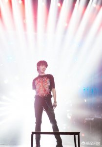 ​歌手2018华晨宇翻唱的《双截棍》，和周杰伦的曲风有何不同？