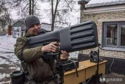 ​怪异枪械：第3美国造，能使人快速失明，“墙角枪”让子弹拐弯飞