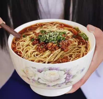 抖音又一高科技泡面走红网络？口感爽滑价格却成亮点！