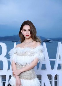 ​周杰伦老婆昆凌照片（28岁昆凌三胎出月子晒美照）