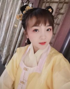 ​林妙可被嘲像大妈，晒美照回应争议？粉刺不能被浓妆过滤器覆盖