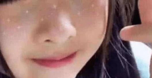 抖音“13岁小萝莉”火了，失恋上网求安慰，网友：作业太少了？