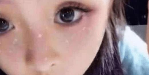 抖音“13岁小萝莉”火了，失恋上网求安慰，网友：作业太少了？