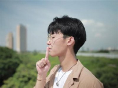 ​快手网红陈三个人资料介绍 陈三为什么总是带着眼镜