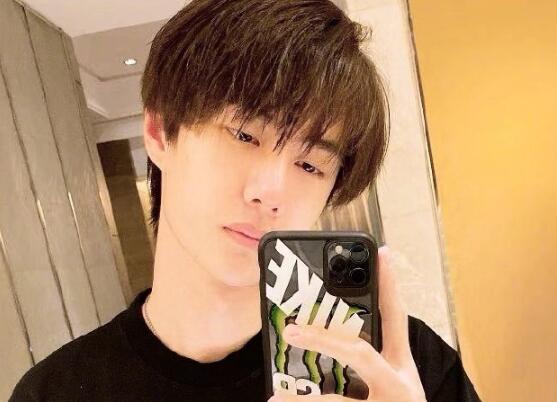 王一博是独生子吗有姐姐吗 和姐姐合照两人长得超像