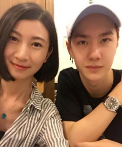 ​王一博是独生子吗有姐姐吗和姐姐合照两人长得超像