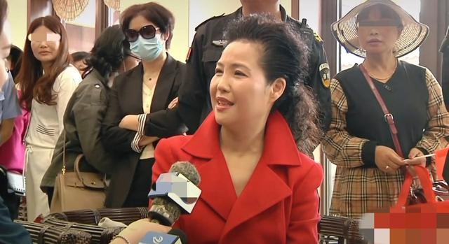 梦鸽简历照片(梦鸽近照曝光55岁说话仍娇滴滴)