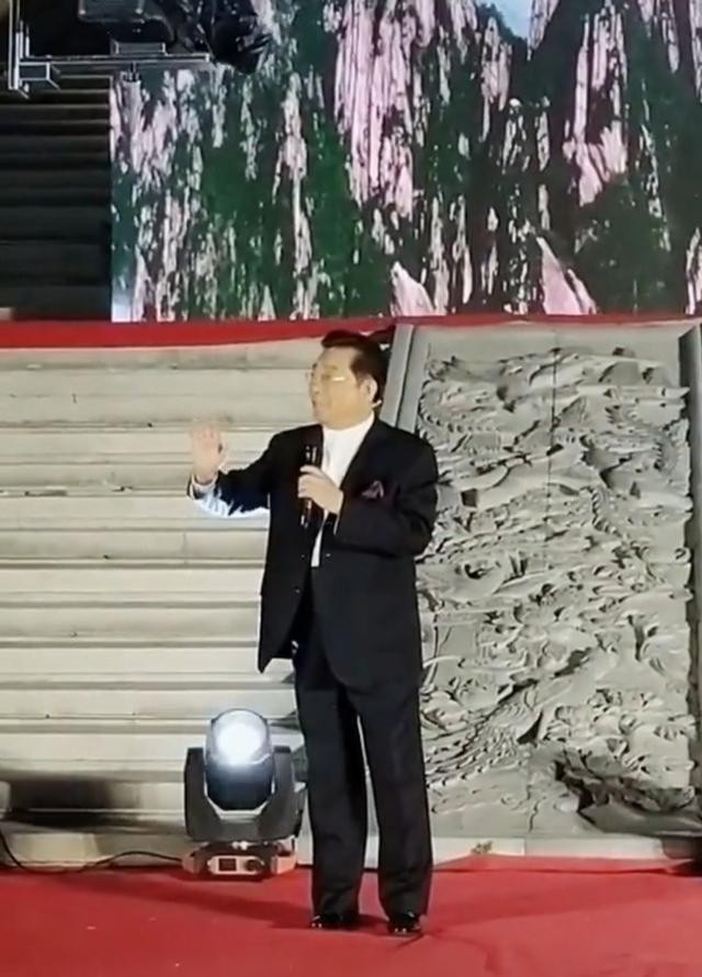 梦鸽简历照片(梦鸽近照曝光55岁说话仍娇滴滴)