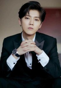 ​蔡徐坤娘还是鹿晗娘(鹿晗蔡徐坤谁更娘)