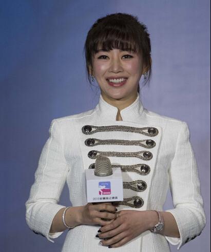 潘晓婷个人资料身高体重（潘晓婷新妆容亮相公开赛）(2)