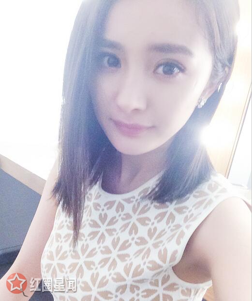 女艺人杨幂身价现在是多少 杨幂首次晒全脸自拍