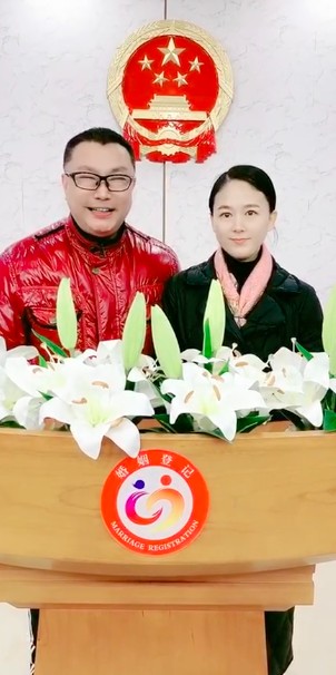 尹相杰的老婆（歌手尹相杰官宣结婚！妻子气质出众）