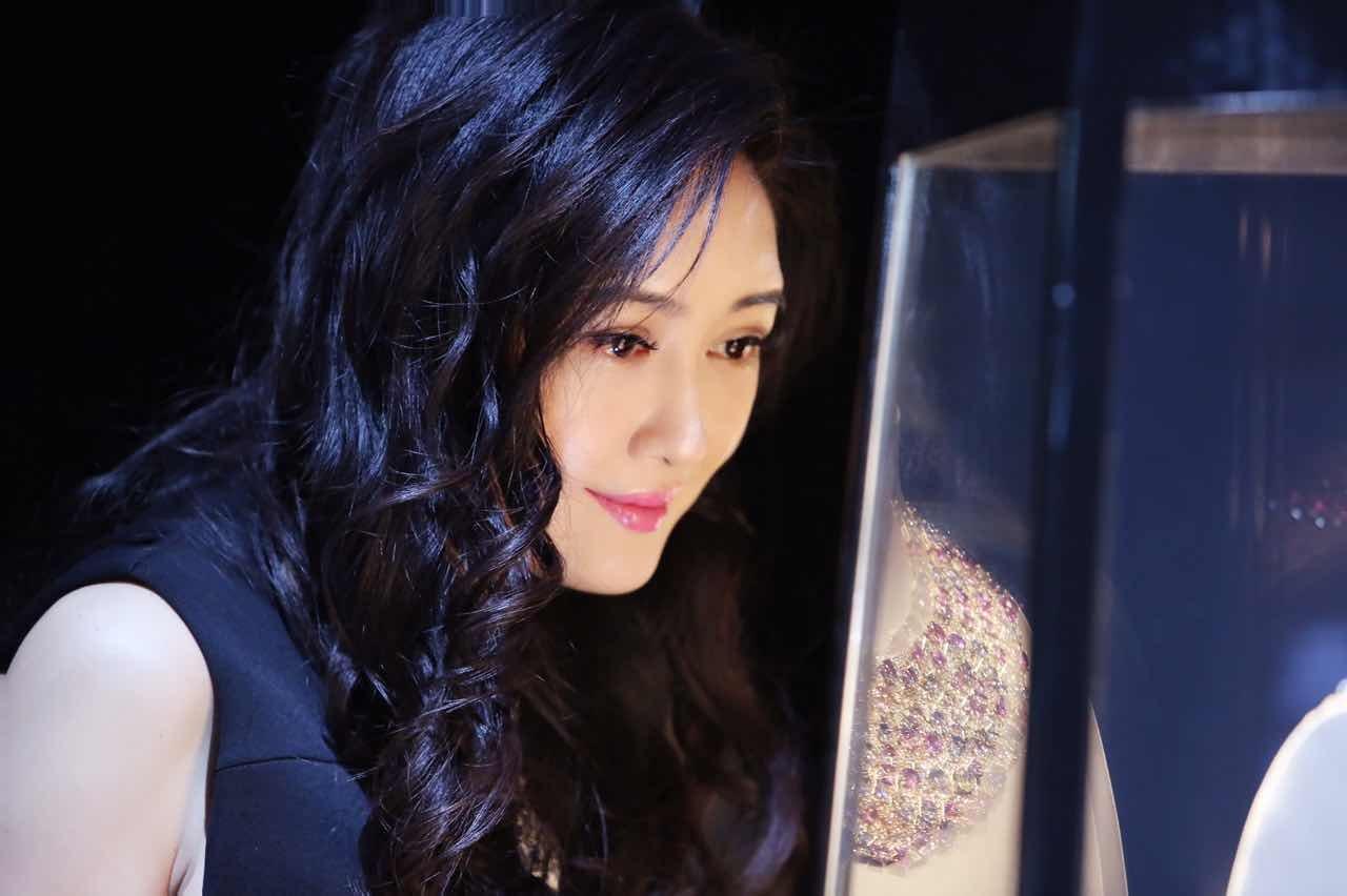 曾是《神雕侠侣》中的李莫愁，被前男友骗光财产，转身嫁十亿富豪