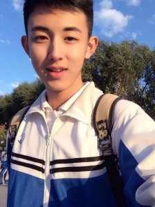 ​校服男神 郭俊辰 发现他颜值真心棒，其实校服并不丑