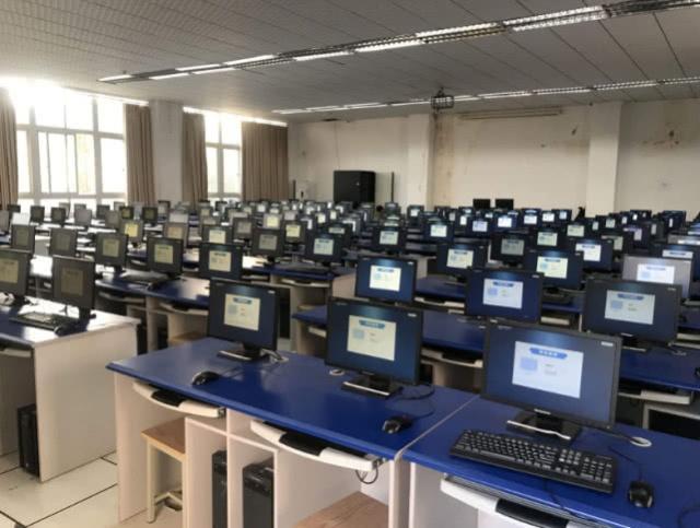 大学里的这3个证书，个个含金量十足，大学生一定要努力考上