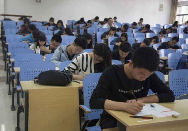 大学里的这3个证书，个个含金量十足，大学生一定要努力考上