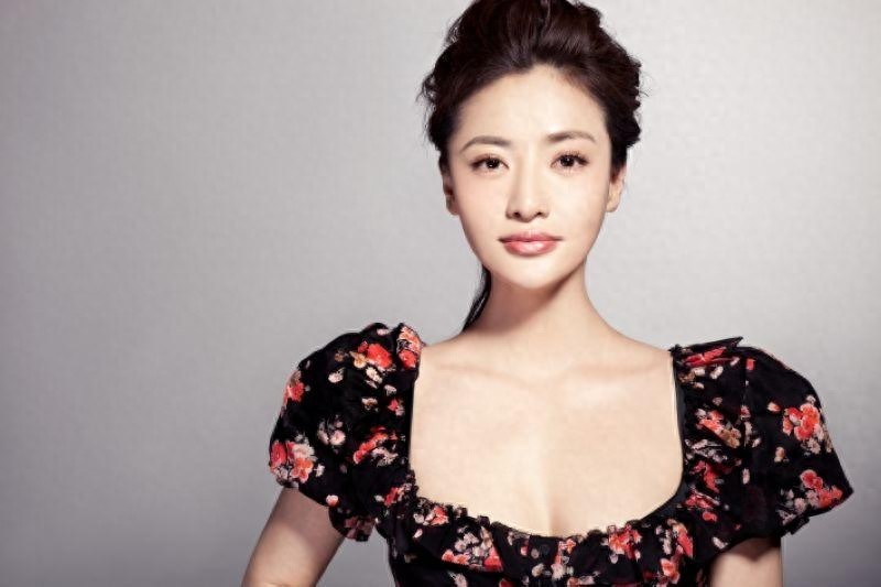 蛇蝎女人“陈佳子”,戏外恬静平和时尚女星田子田